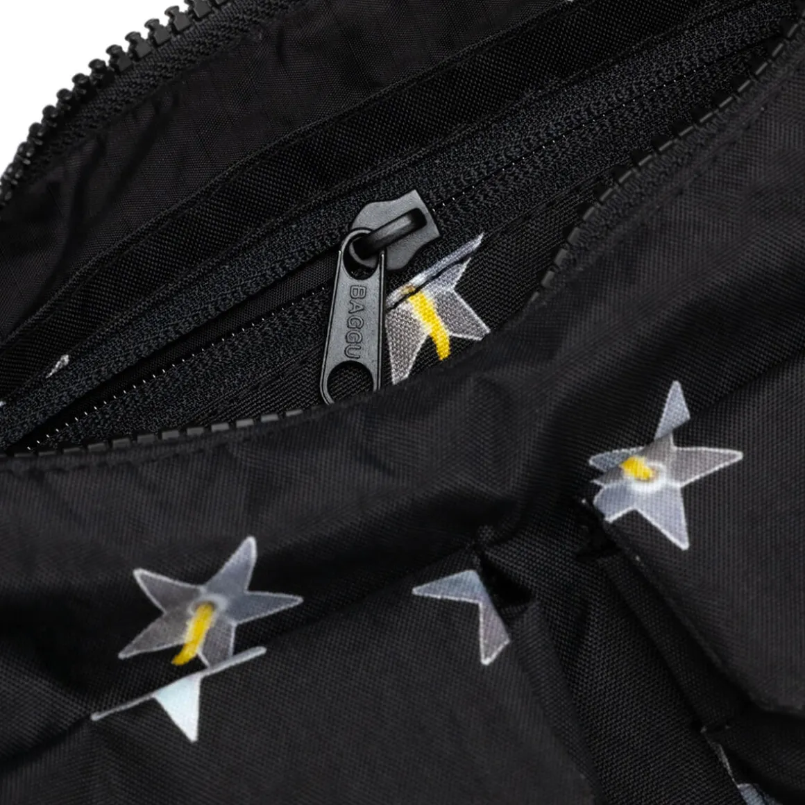 Cargo Shoulder Bag in Stars by Baggu