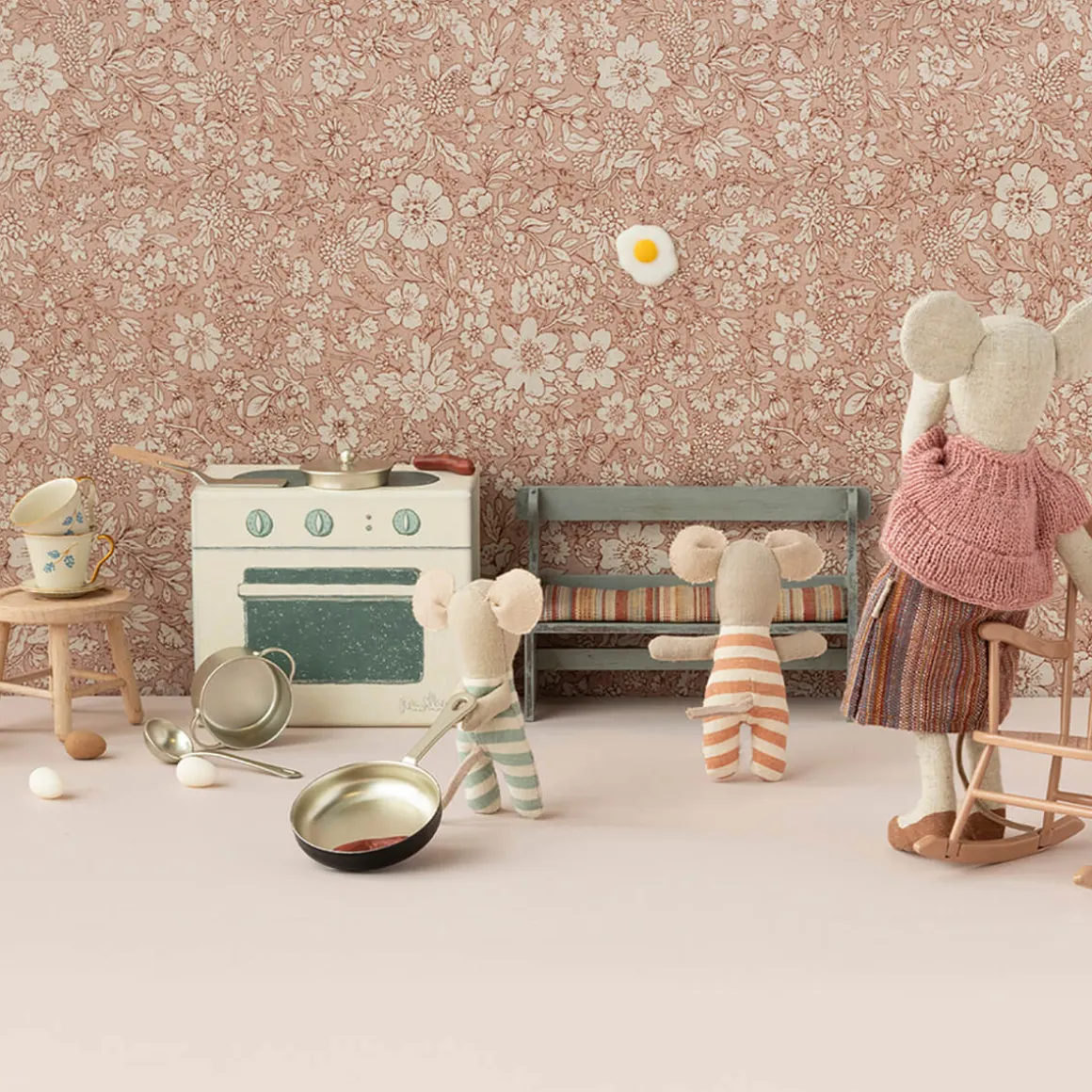 Cooking Set For Mouse by Maileg