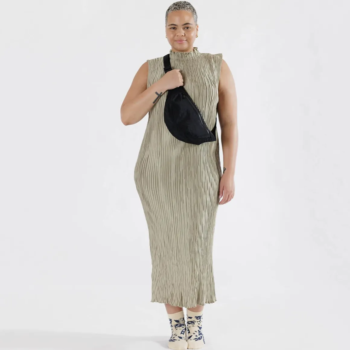 Crescent Fanny Pack in Black by Baggu