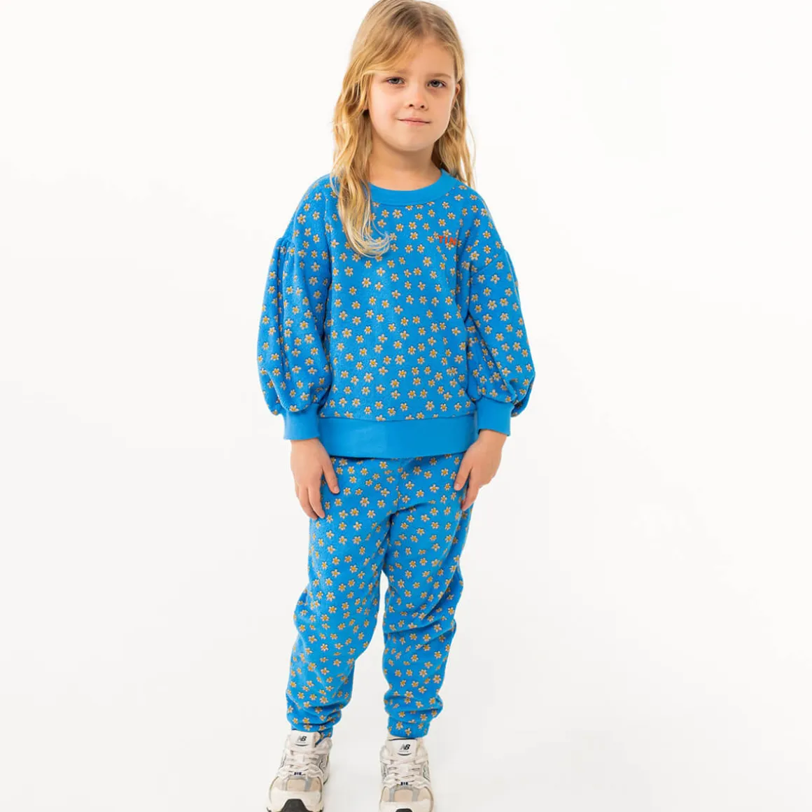 Daisies Sweatpant in Blue by Tinycottons
