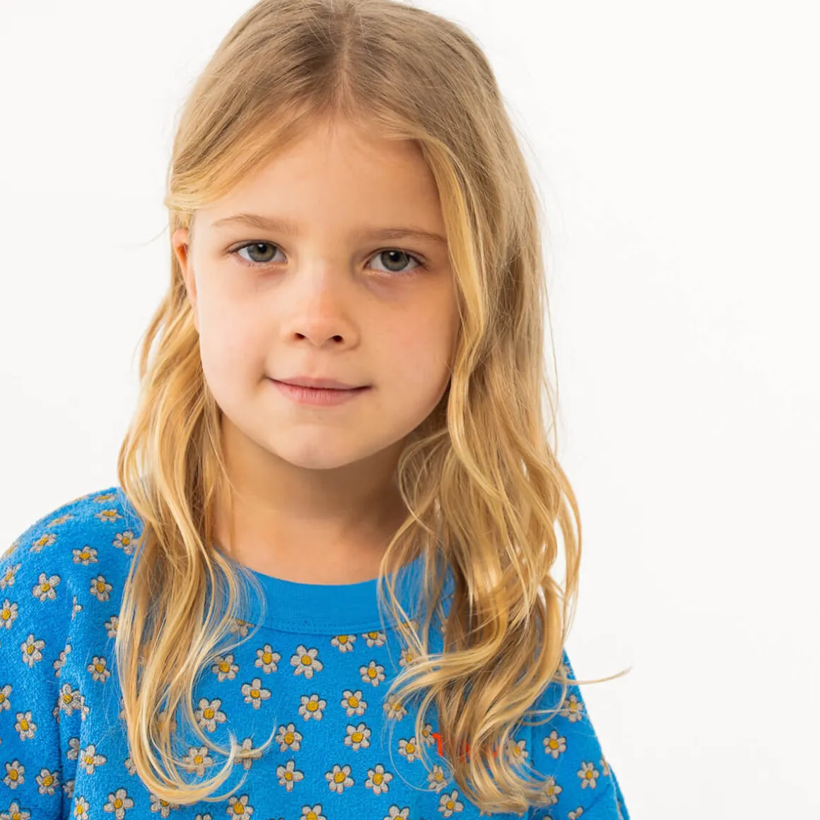 Daisies Sweatshirt in Blue by Tinycottons