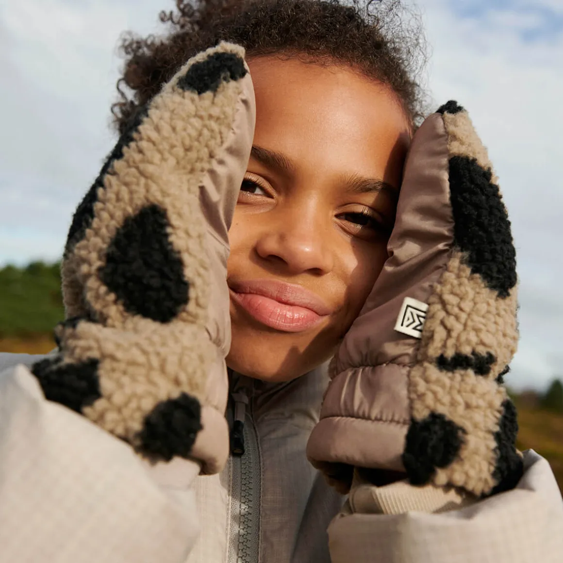 Grethe Pile Gloves in Mega Leo / Oat Mix by Liewood