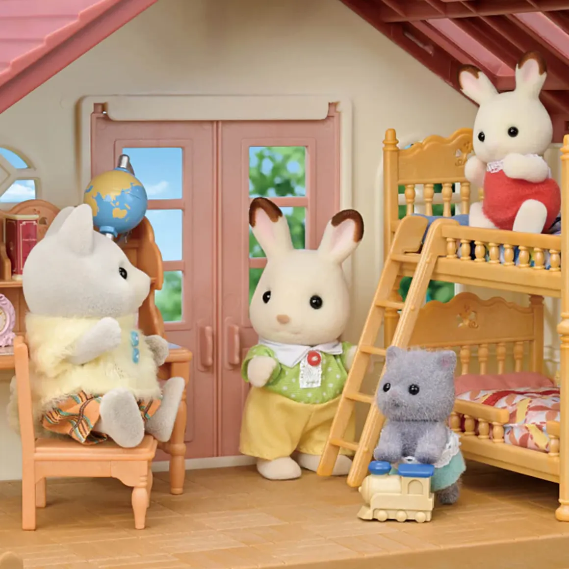 Hilltop Terrace Gift Set by Sylvanian Families
