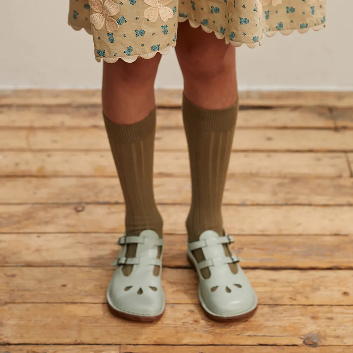 La Haute Ribbed Knee High Socks in Olive Du Luberon by Collegien