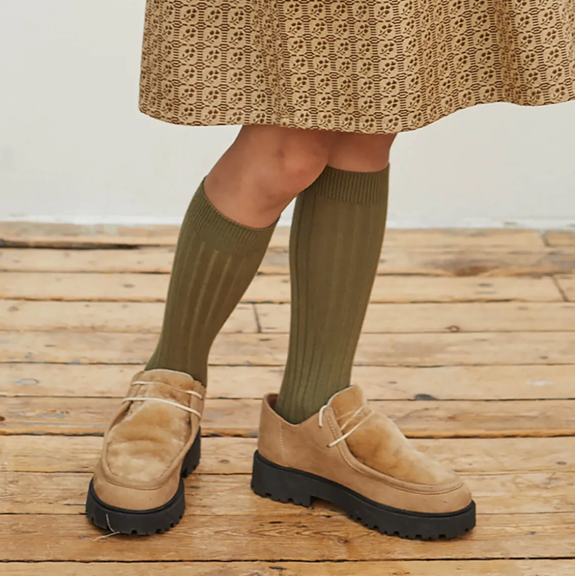La Haute Ribbed Knee High Socks in Olive Du Luberon by Collegien