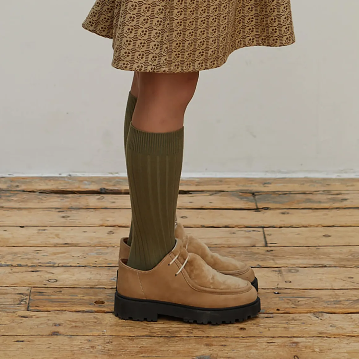 La Haute Ribbed Knee High Socks in Olive Du Luberon by Collegien