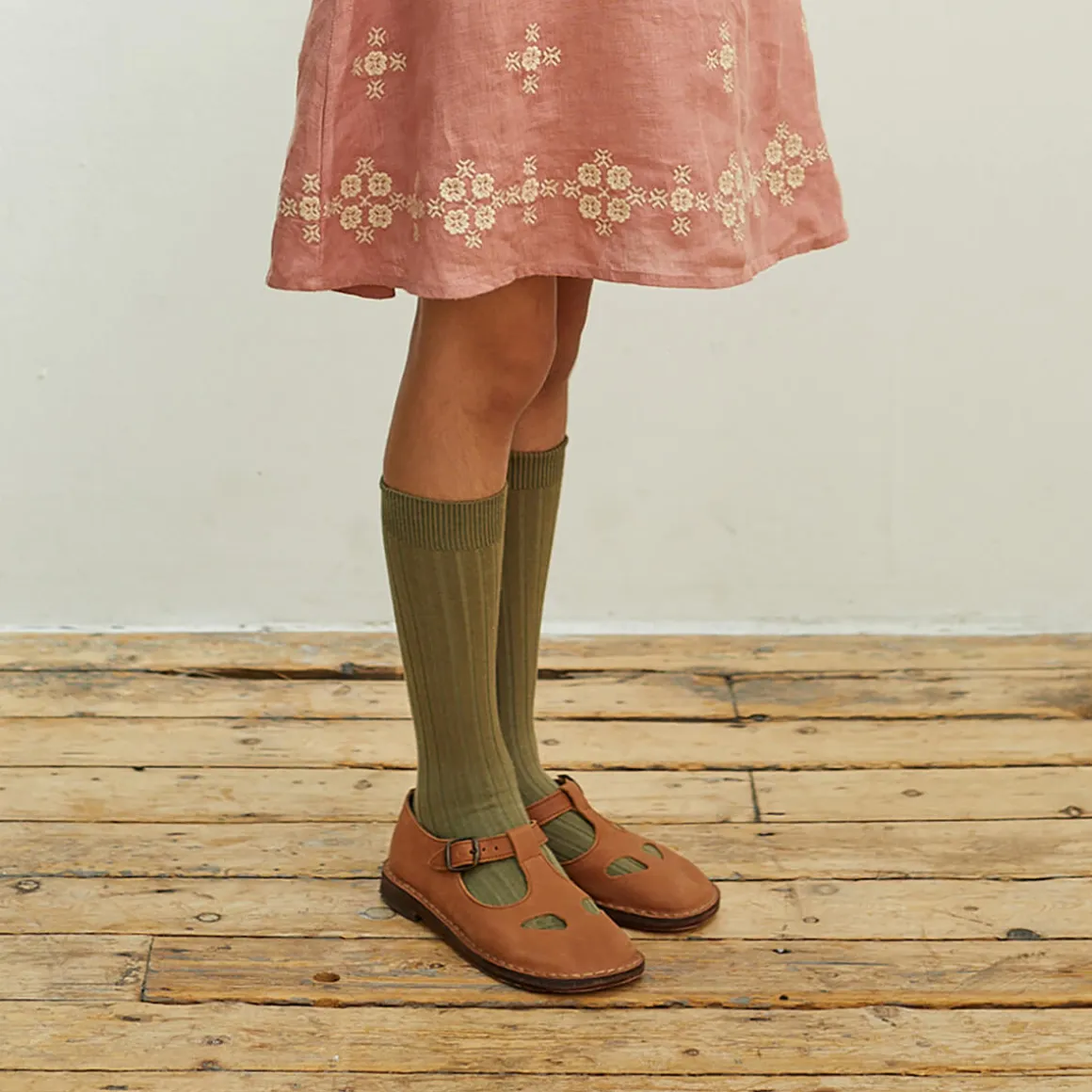 La Haute Ribbed Knee High Socks in Olive Du Luberon by Collegien