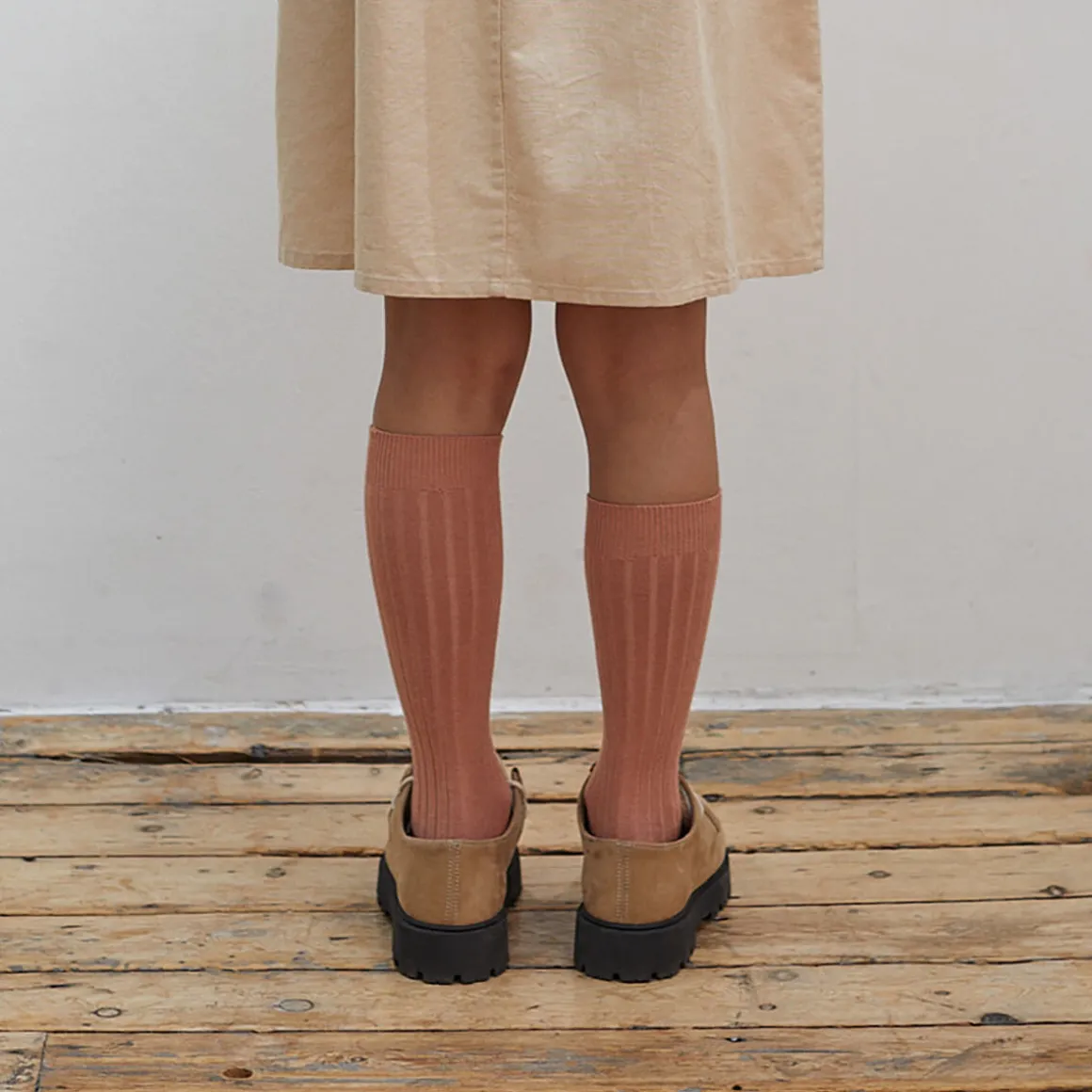 La Haute Ribbed Knee High Socks in Bois De Rose by Collegien