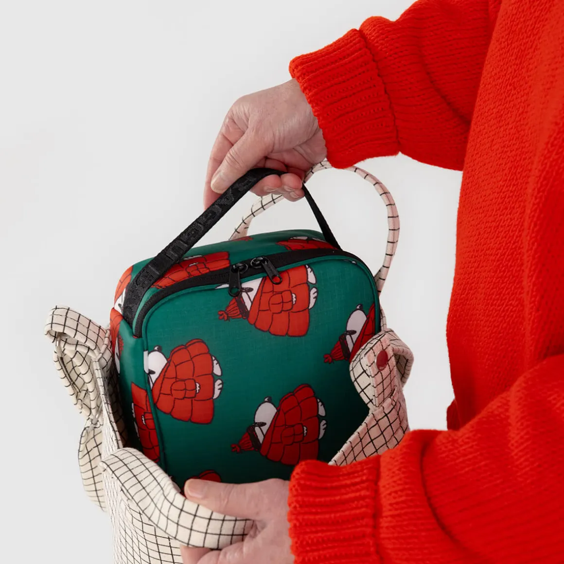 Lunch Box in Puffer Snoopy Red by Baggu