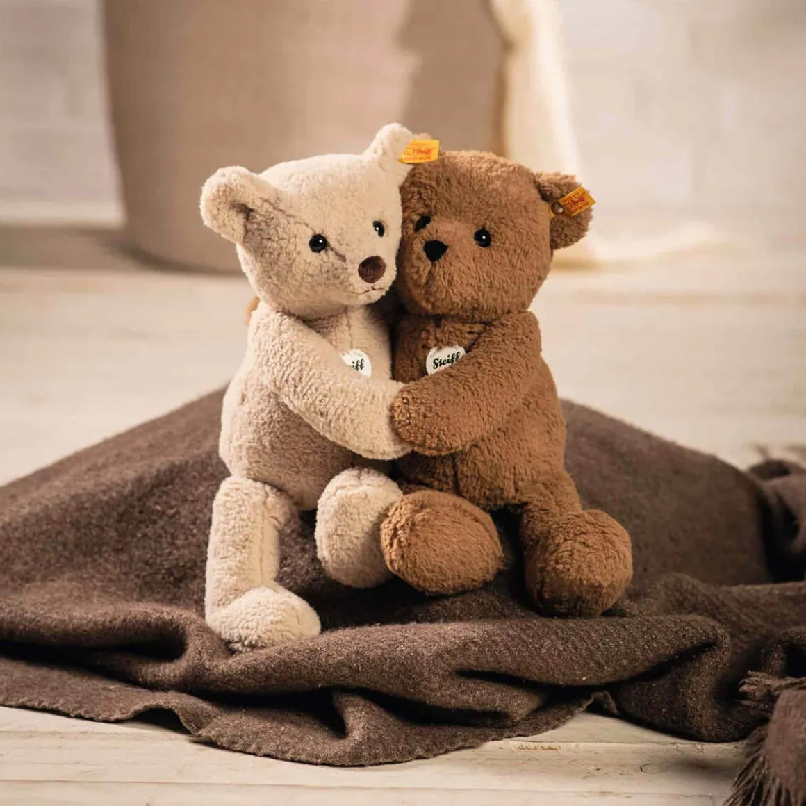 Mama Bear (36cm) in Beige by Steiff