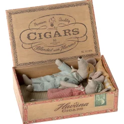 Mum And Dad Mice in a Cigar Box (Checked Clothes) by Maileg