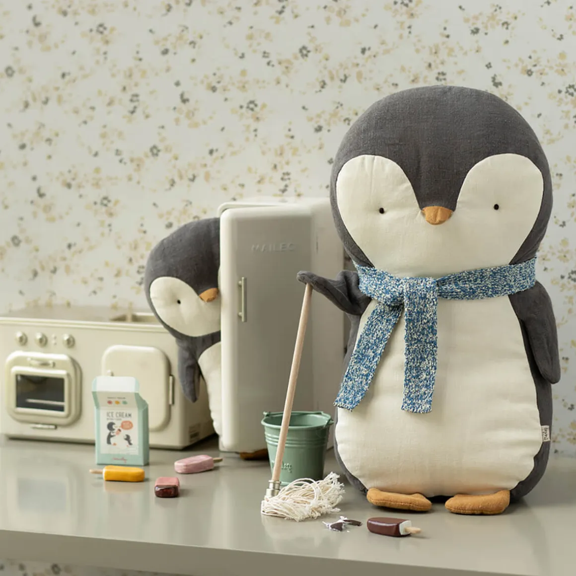 Penguin (Medium) by Maileg