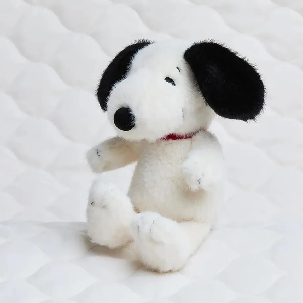 Snoopy Fuzzy Cream (17cm) by Bon Ton Toys