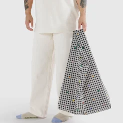 Standard Bag in Gingham Hearts by Baggu